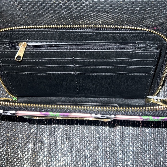 BNWT Betsey Johnson Skull printed wallet wristlet - Picture 4 of 4